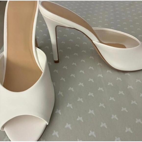 White heels - Picture 3 of 4